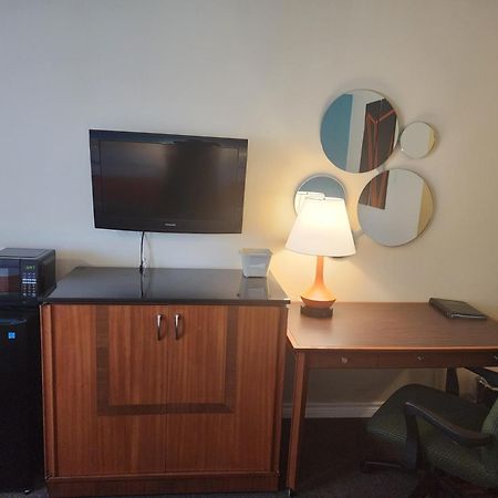 Howard Johnson By Wyndham Lindsay Esterno foto