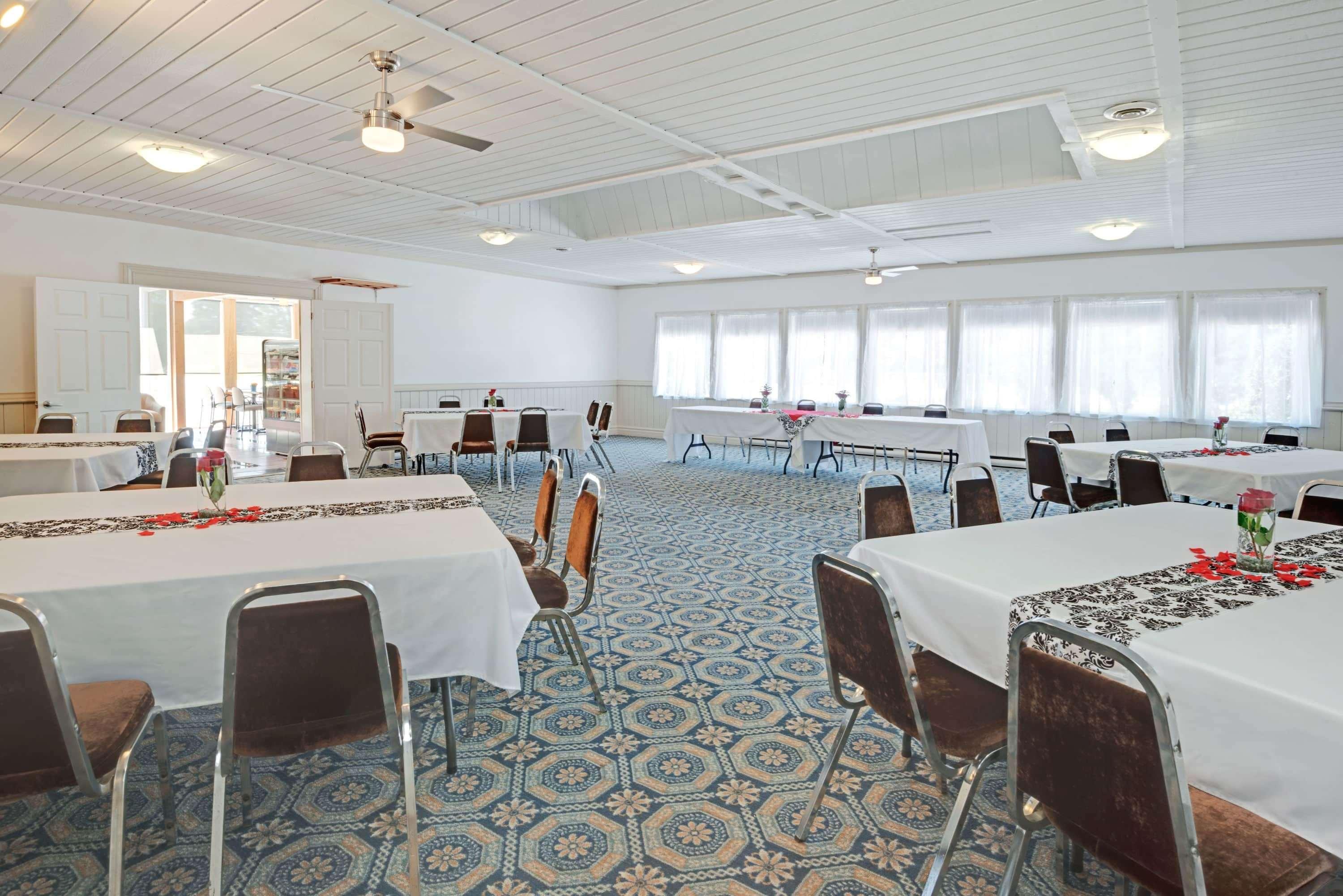 Howard Johnson By Wyndham Lindsay Esterno foto