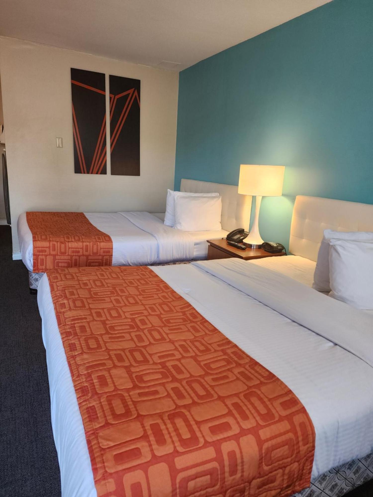 Howard Johnson By Wyndham Lindsay Esterno foto